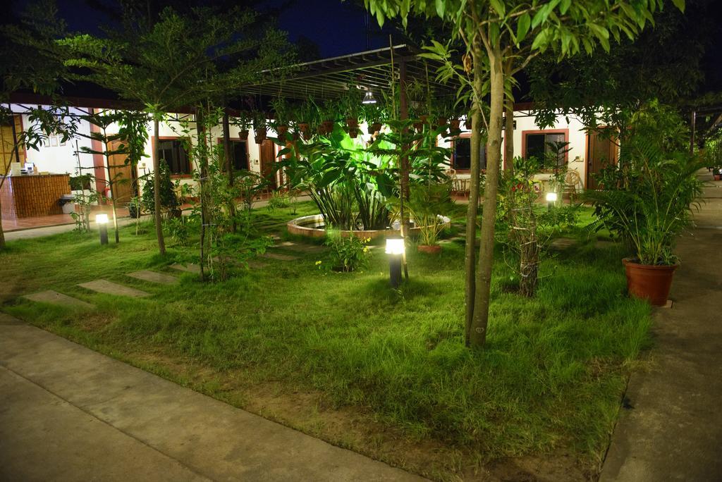 Zana Beach Guesthouse Sihanoukville Esterno foto